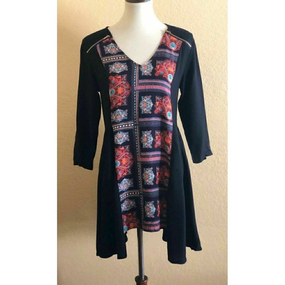 Three of something womens Black V-Neck Geo Shrine Storyteller Dress Size 4 - Picture 3 of 11